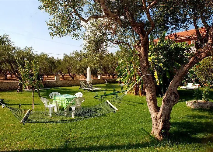 בית הארחה Artemis 3*
