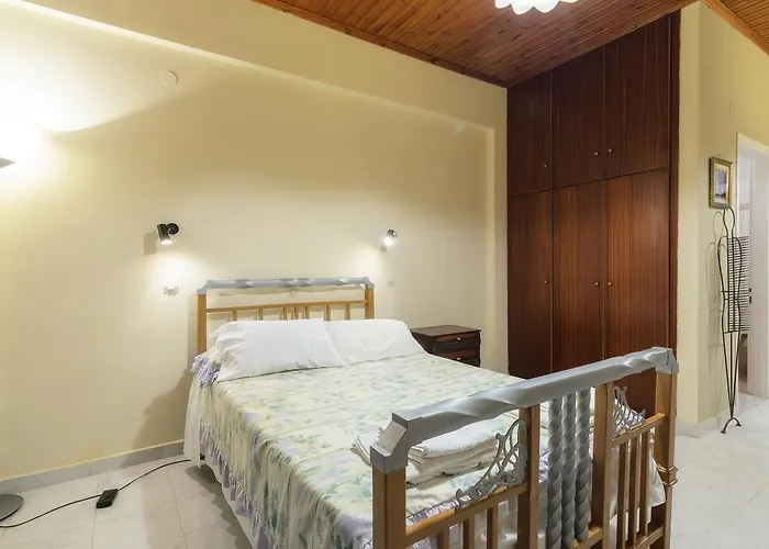 Artemis Pensiune Kypseli